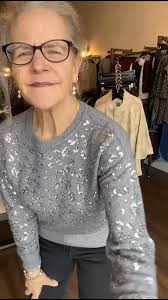 There are so many different ways to wear scarfs! 🩷