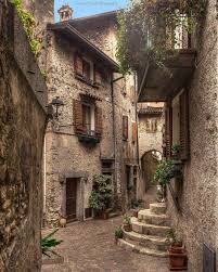 Amo Lugares Assim Italian Courtyard Village Photos Garda Italy