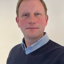 Lois Gow's Instagram, Twitter & Facebook