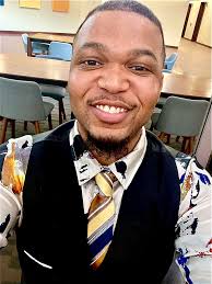 Hey stepping in to introduce myself 41 out of Cali single n chilling until  someone piques my interest hey everybody 😊