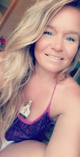 Hello, my name is Alison and I wanted to introduce myself to you. I am a  mixologist who creates craft cocktails. I create recipes unique to the  occasion. I come from a