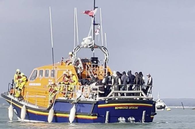 Abuse of RNLI volunteers 'wholly unacceptable', chief says - BBC News