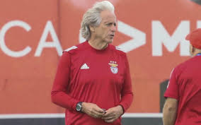 Jorge fernando pinheiro de jesus comih is a portuguese professional football manager and former player who is the manager of benfica. Jorge Jesus Se Irrita Com Benfica E Perde Paciencia Por Causa De Reforcos