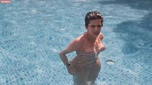 Naked Mandira Bedi in Smoke < ANCENSORED