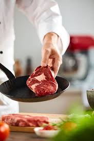 Lalu, taburi dengan potongan daun bawang, potongan cabai, dan bawang putih cincang yang sudah kemudian, tutup dan masak kembali tim telur daging hingga matang. 5 Tips Memasak Steak Empuk Dan Enak Yang Bisa Kamu Praktikkan Di Rumah Kumparan Com