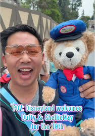 Duffy y ShellieMay Celebran en Disneyland 70 Aniversario