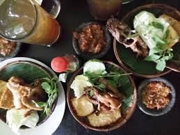 672.000,00 · profit harian : Lesehan Aldan Pilihan Tempat Makan Penyetan Yang Enak Murah Dan Hemat Ransel Mungil