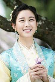 Revolves around an elite group of male warrior youth called hwarang who grow through passion and love in seorabeol, the capital of the ancient kingdom of silla. Kim Soo Yeon Hwarang Hwarang Hwarang Taehyung Kim Soo Yeon