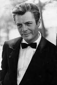 I viaggi, il divertimento e il doloroso momento dell'addio a parigi. Marcello Mastroianni Movies Age Biography