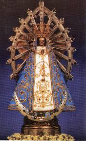 La imagen original es pequeña y sencilla, de unos 38 cm de altura. Pin De Kela En Argentina Virgen De Lujan Argentina Imagenes Religiosas