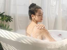 Daphne lần đầu ra mắt thị trường hôn nhân london khi một tờ báo đồn nhảm mới khiến xã hội thượng lưu xôn xao. HÆ°á»›ng DÆ°Æ¡ng NgÆ°á»£c Náº¯ng Táº­p 7 Minh Noi Cá»©ng Vá»›i Ba Cuc