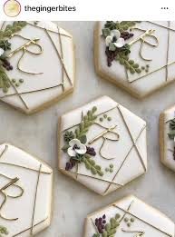 Wunderschone Cookies Fur Candy Bar Oder Das Tortenbuffet Auf Deiner Hochzeit Die Cookies Mit Dem G In 2020 Fun Wedding Desserts Bridal Shower Cookies Wedding Desserts