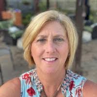 Shelly Rowell's Instagram, Twitter & Facebook