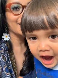 oh my god i look like a mom