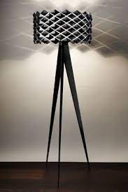En plus d'être esthétique, il doit diffuser la lumière de façon harmonieuse de façon à éclairer mais aussi. Diamonds Lampadaire Pied Noir Et Abat Jour Bicolore Blanc Et Noir Par Molto Luce Ref 10110100 Lampadaire Lampadaire Design Luminaire