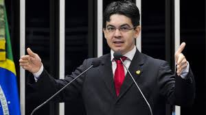 Senador eleito pelo amapá e vencedor do prêmio de melhor senador do brasil (votos de. Amazonas Atual Unico Senador Eleito Pelo Psol Randolfe Rodrigues Deixa Partido