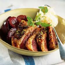 Magrets De Canard Aux Epices Prunes Et Semoule Recette Originale Et Facile Magret De Canard Cuisine Et Vin