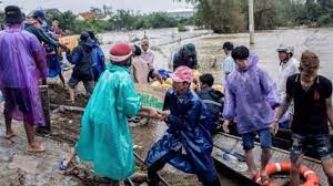 Hình ảnh ca sĩ thủy tiên vào tâm lũ miền trung để hỗ trợ bà con khiến mọi người rất cảm động. LÅ© Miá»n Trung Ca SÄ© Thá»§y Tien Quyen Gop 100 Tá»· Con Viá»‡t Nam Nen Sá»­a Luáº­t Bbc News Tiáº¿ng Viá»‡t