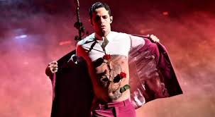 Hello select your address all. Achille Lauro A Sanremo Il Gran Finale Con L Addome Trafitto Da Rose Dio Benedica Solo Noi Esseri Umani