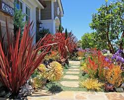 Mediterraner Garten In 50 Bildern Ein Vorbild Wie Sie Urlaubslaune Und Wohlgefuhl In Ihren Garten Bringen Mediterraner Garten Pflanzen Garten Ideen