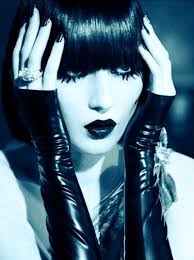 Karen O From The Yeah Yeah Yeahs Did You See Her On The Oscars Beautiful Dark Beauty Karen O Goth Beauty