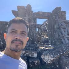 អ្នកចេះមើលចាំមកមើលបើលអ្នកមិនចេះកំមកមើល បើលល្ងងទេកំធ្វើចេះ