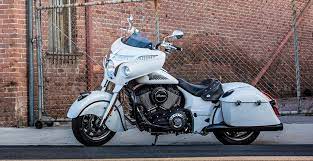 Photos Videos 2017 Indian Chieftain Silver Smoke Indian Motorcycle Indian Cycle Classic Motorcycles