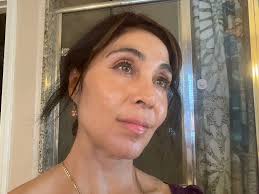 Admiring a beautiful woman