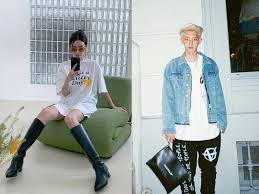 Blue jeans and a white tee are the perfect base for a statement bag. How To Style Oversized Shirts 11 Tips To Stay On Trend