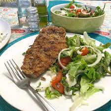 Bistec Empanizado A La Milanesa Milanesa Bistec Empanado Con Ensalada Instafood Recetaspuertorico Sazonboricua Realfood Bistec Ensaladas Milanesa