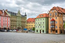 It has about 32,000 inhabitants. Zentrum Von Cheb Platz Des Konigs Jiri Von Podegrady Cheb Reisebewertungen Tripadvisor