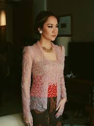 This artist bio is unreviewed. Bunga Citra Lestari Pakai Kebaya Pink Ini 5 Potret Cantiknya Showbiz Liputan6 Com