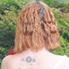 · dopo averli tamponati con un asciugamano morbido, applica una noce di spuma, . Capelli Mossi Che Non Durano Ecco Come Ho Risolto Il Problema