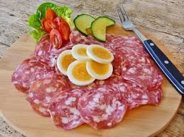 Dann kann es hilfreich sein auch, als familie einfach den salzkonsum zu reduzieren, da auch ältere kinder und wir erwachsene. Salami In Der Schwangerschaft Erlaubt Oder Verboten Magazin Familien Gesundheit De