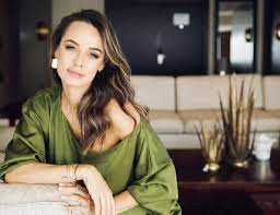 Andreea raicu a păstrat secret faptul că acum 15 ani a adoptat o fetiță! Andreea Raicu Despresia Este Foarte ScumpÄƒ Sau Pilda Rochiei Chanel Video Ea Md