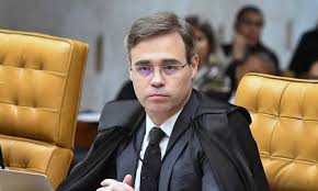 Mendonça manda por tornozeleira em deputada do PL em Operação sobre fraudes no INSS