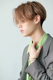 韓国風センターパートマッシュ 刈り上げ メンズ 髪型 lipps 原宿 mens hairstyle メンズ ヘアスタイル メンズ ヘアスタイル マッシュ メンズ 男性の髪