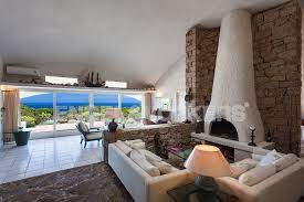 Engel Volkers Porto Cervo E Fiera Di Annoverare La Piccola Cupola Villa Di Incomparabile Fascino Tra Le Sue Proprieta Il Raccon Architettura Villa Cornici