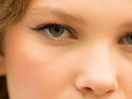 For hooded eyes, rasheena recommends keeping your eyes open as you apply your eyeliner, so you can see where the product will be when you're looking straight ahead. 4 Eyeliner Tips Just For Hooded Eyes Makeup Com