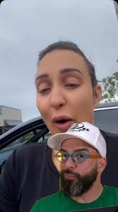 Buenos diassss. MUY DE ACUERDO. lo están haciendo más famoso