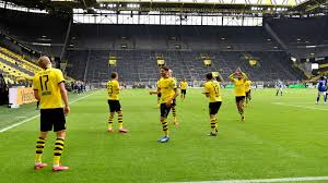 Der fc schalke geht im revierderby nach ordentlichem beginn unter. Hochster Derbysieg Seit 54 Jahren Bvb Uberrollt Schalke 04 Revierderby Im Ticker Zum Nachlesen Goal Com