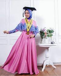 Ditulis pada 2 desember 2020 model baju batik perpisahan cowok berbagai model baju batik perpisahan cowok akan kami sajikan untuk kamu yang sekarang sedang mencari model. Tampil Cantik Di Hari Wisudamu Dengan Baju Wisuda Syar I Ini