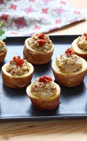 Recette Tapas De Pommes De Terre A La Fourme D Ambert Et Tomates Sechees En Pas A Pas Recette Pomme De Terre Pommes De Terre Farcies Tomates Sechees