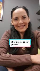 La diferencia clave radica en la forma en que transmites tus ideas: ser  directo implica ser honesto y claro, mientras que ser grosero implica ser  irrespetuoso o hiriente en tu comunicación. 🗣️💬🗯️ ¿Te ...