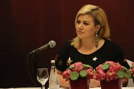 Kelly Clarkson: 'Việt Nam là một trong 10 nơi tôi muốn đến' - Báo VnExpress  Giải trí