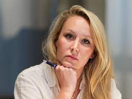 Nil), marine le pen était présente au moment de la naissance de marion maréchal le 10 décembre 1989 et s'est occupée de sa nièce auprès de la fillette, jouant même le rôle de père de substitution. Sondage Marion Marechal Plebiscitee Contre Marine Le Pen Challenges