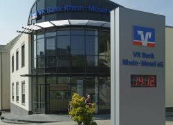 Selleks, et paremini vaadata asukohta vr bank münchen land eg, geschäftsstelle feldkirchen, pöörake tähelepanu lähedal asuvatele tänavatel: Ansprechpartner Geschaftsstelle Ochtendung Vr Bank Rhein Mosel Eg