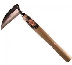 Nejiri Right Handed Gama Hoe 13 Lightweight And Durable A Great Garden Hoe For Weeding And Slicingjapan Mad Japanese Garden Tools Garden Tools Garden Tool Set