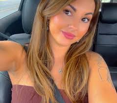 Steph Nichols's Instagram, Twitter & Facebook