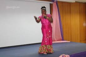 Cérémonie de dédicace de l`album de la chantre Mary Sy